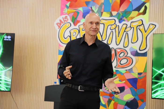 Dr. Raimund Roesch 