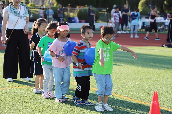 Balloon relay