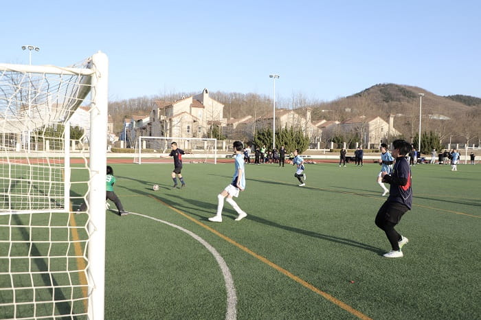 Boys soccer vs Ealing School