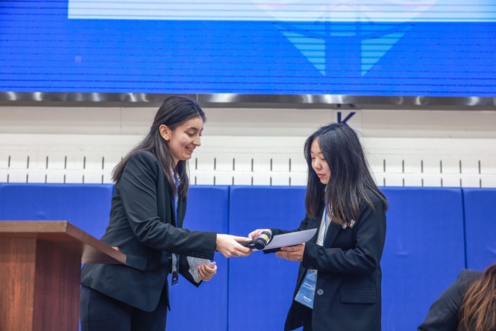 Rebecca Lyu receives Best Delegate award