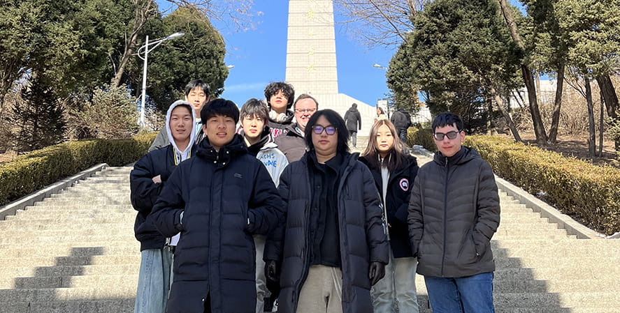 Dalian students in Dandong