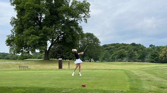 Monica plays golf