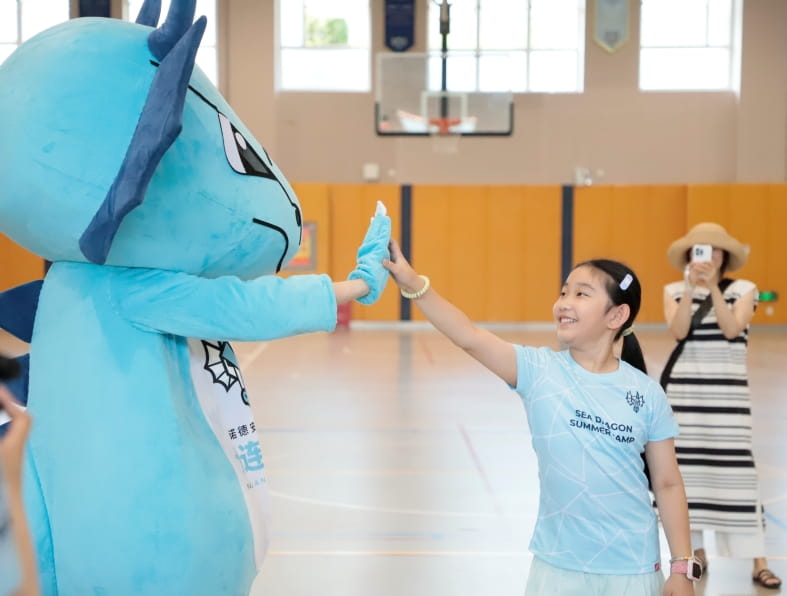 sea dragon greets a student