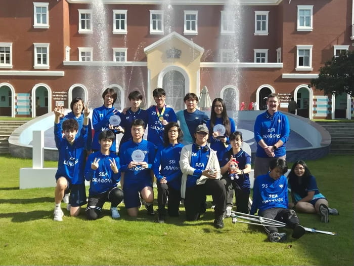 DAIS cross country team
