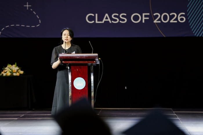 Ms. Iris Jia