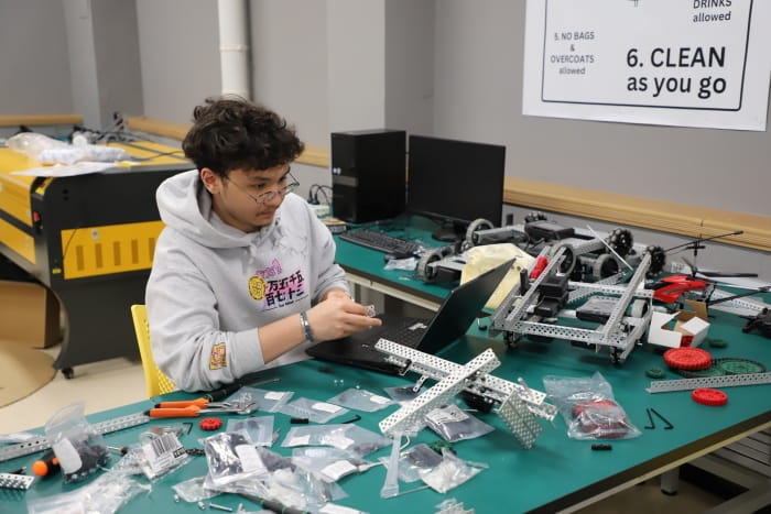 high school students in VEX robotics class