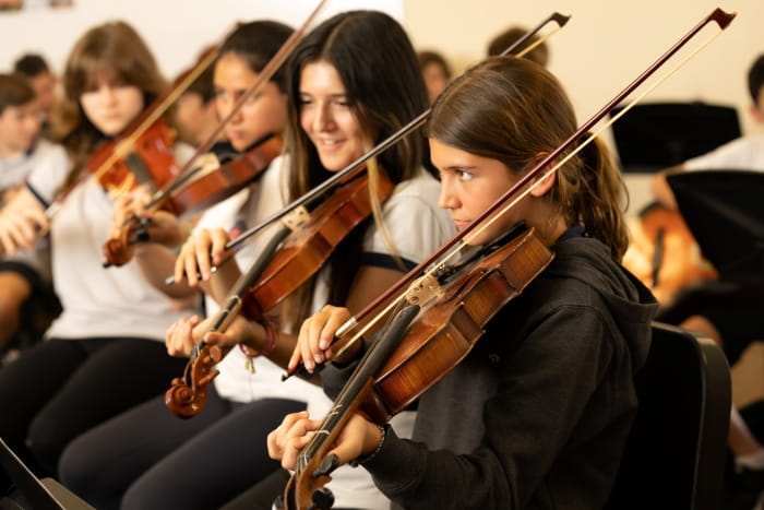 students play in the orchestra