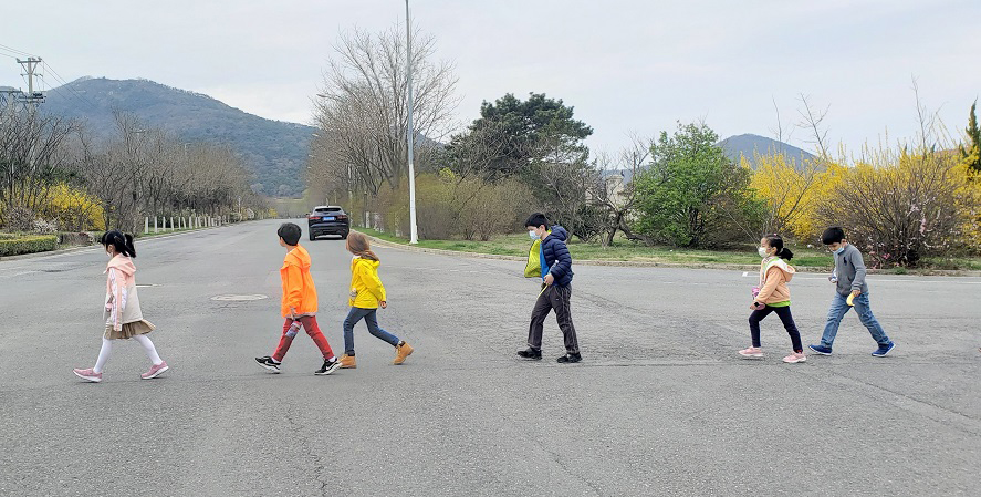 Mountain hike for elementary students